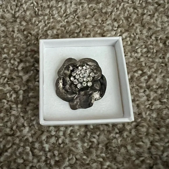 Silver Rhinestone Flower Ring - Picture 2 of 3